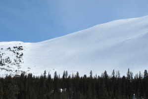 Parker Ridge, a popular yo-yo skiing destination, with some fresh tracks