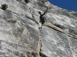 on top of the 5.10a section: things are stitched up below me :)