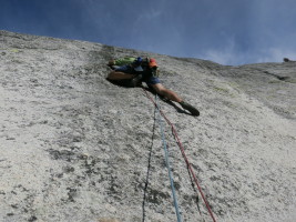 Starting up a thin 5.10b - nice 50 meter pitch