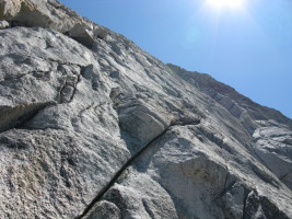 Middle Earth goes halfway up this crack and then goes up and right above it