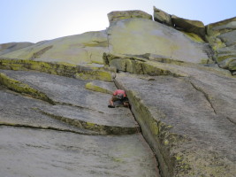 Starting up Igor Unchained (linking the first two pitches with an 80m rope)