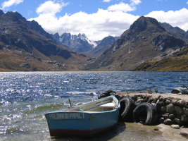 a boat at Laguna Querococha