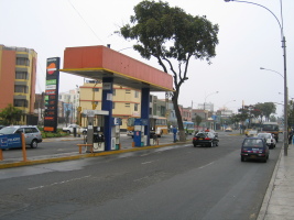 Gas station in the middle of the street ??