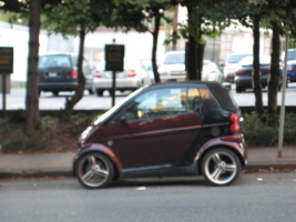 A Smart with pimped rims in Vancouver - yeah!