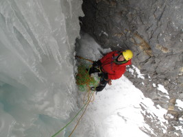 Starting the 2nd pitch, looking down at Hedd-wyn who appears too comfy!